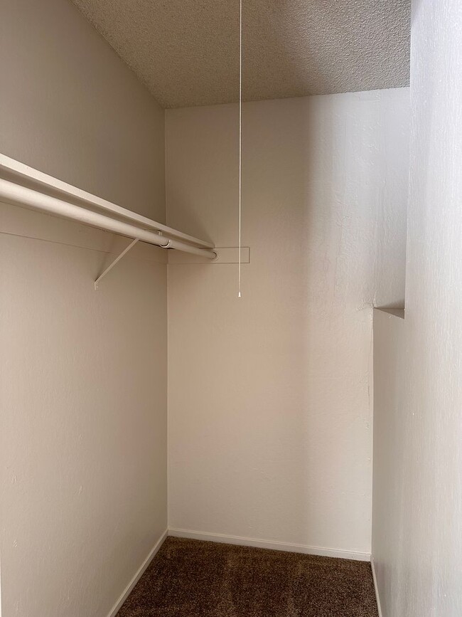 Building Photo - Charming 2-Bedroom Townhome in North Davis...