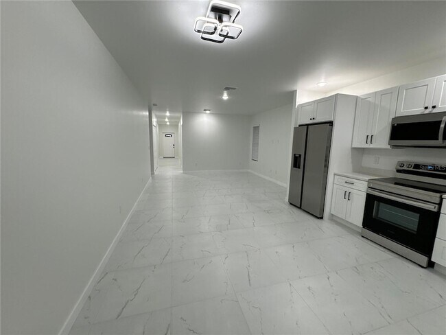 Building Photo - 1775 Glenway Ct