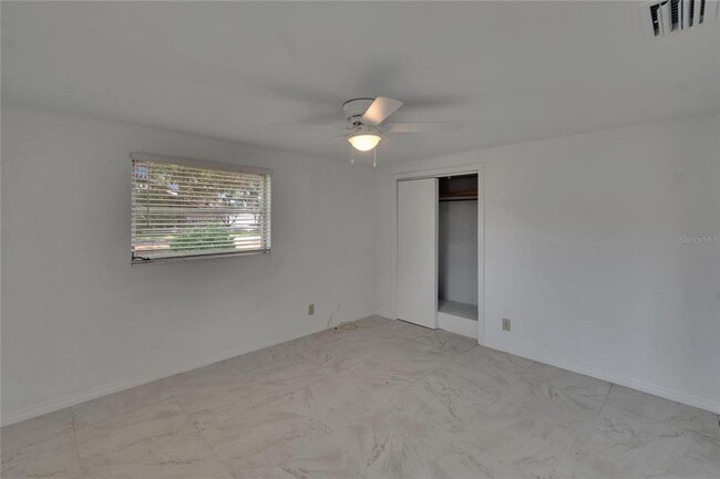 Building Photo - 802 W Russell Dr