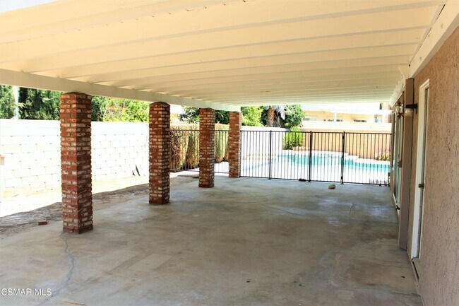 Building Photo - 1909 Bardet Pl