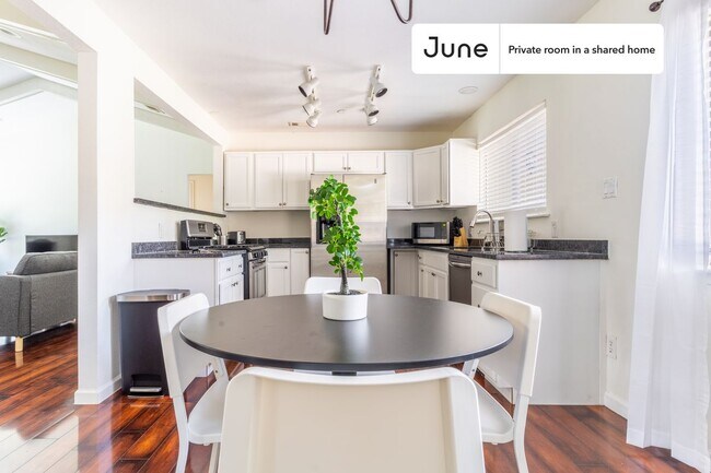 Building Photo - Room in Shared 4 bed/2 bath home