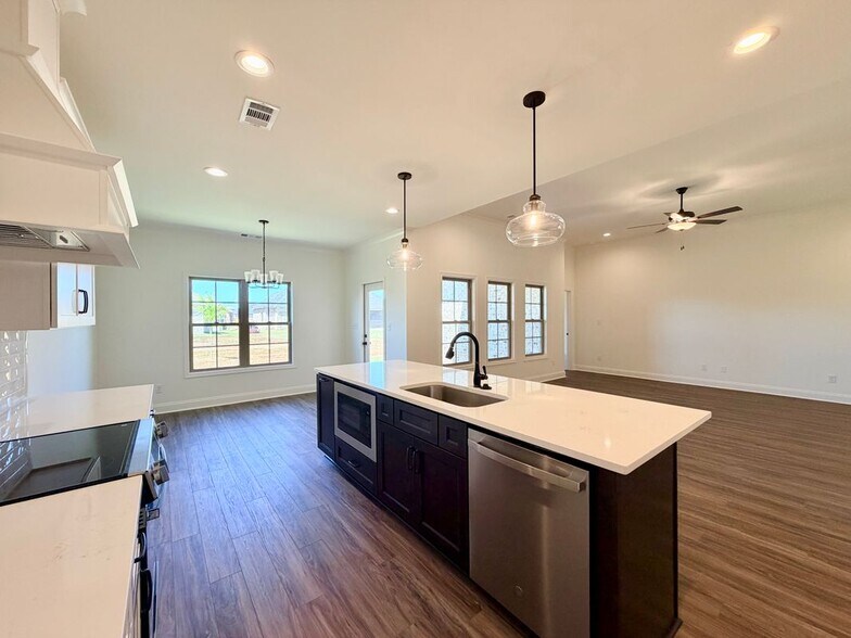 Building Photo - 527 Bristleleaf Path