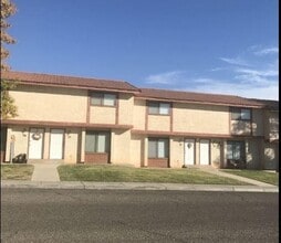 Building Photo - Downtown Town Home