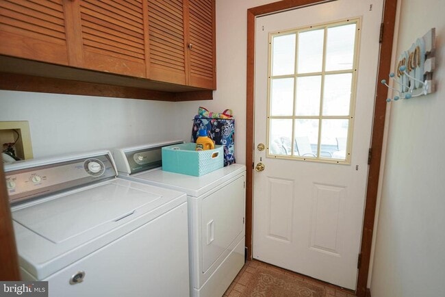 Building Photo - 39028 Bayview W