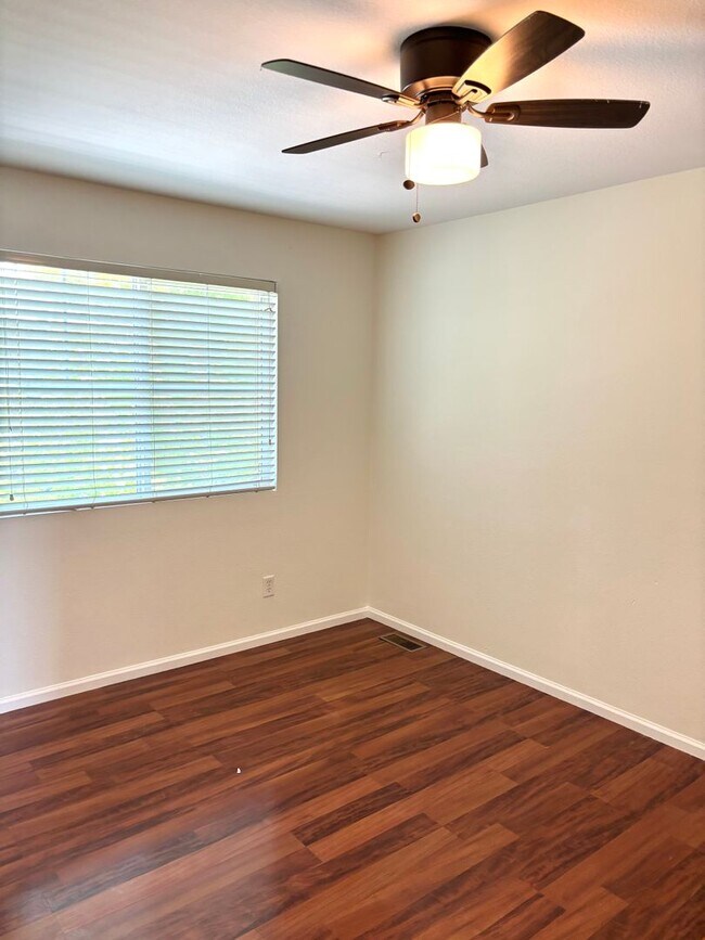 Building Photo - Beautiful 3bd, 3 bath single family home bedroom for rent in Aurora 80016