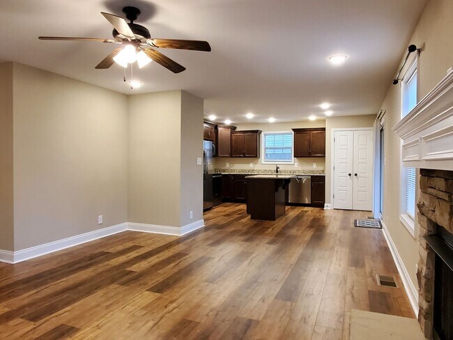 Building Photo - 843 Crestone Ln