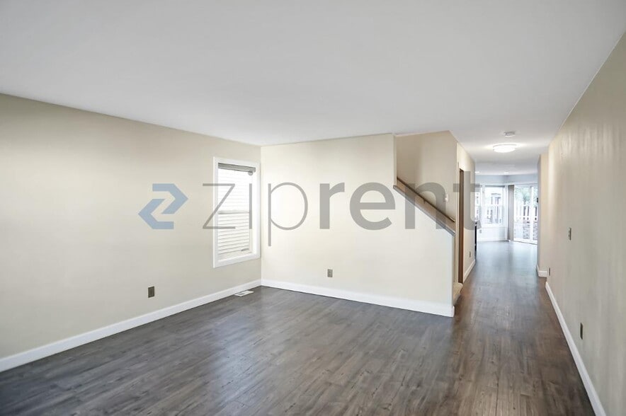 Building Photo - Unit