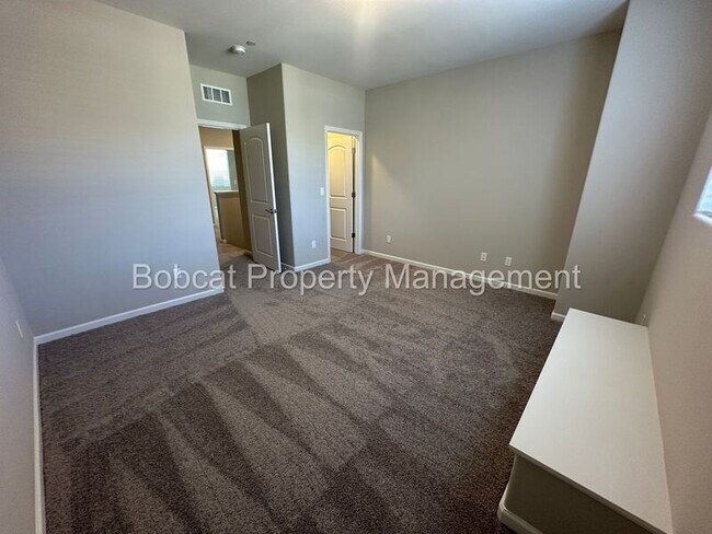 Building Photo - 864 Furlong Dr