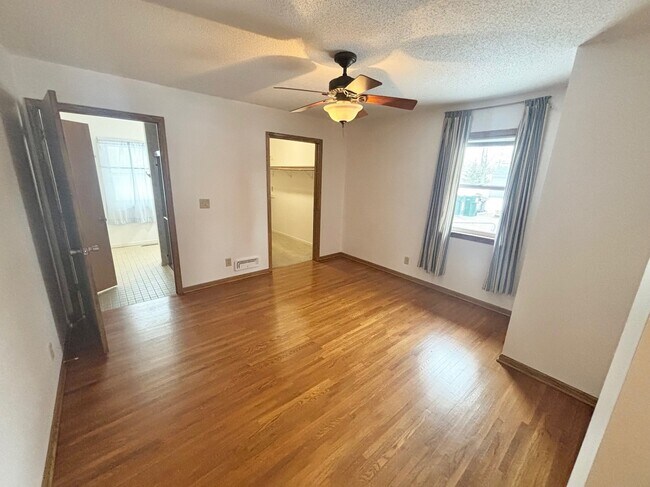 Building Photo - 10450 Washington Blvd NE