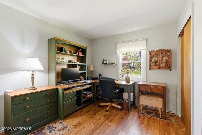 Building Photo - 1163 Manor Dr
