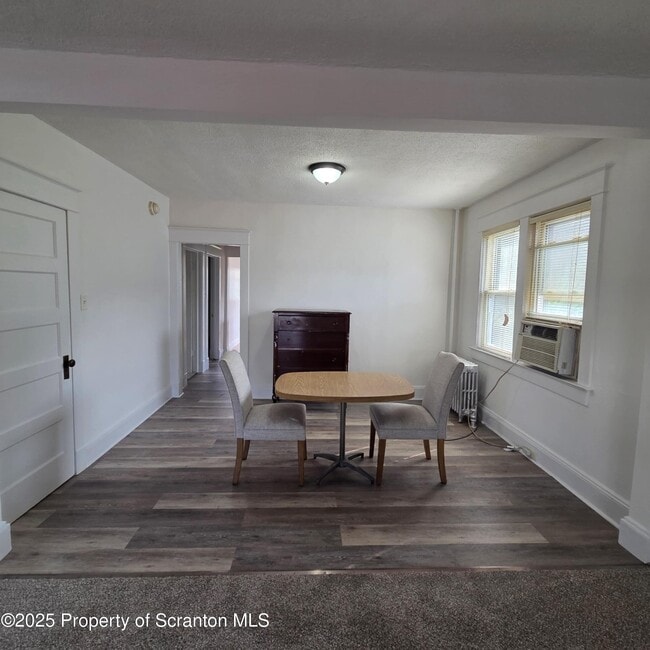 Building Photo - 1440 Thackery St