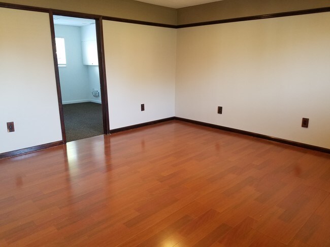 Dining room with LED lighting - 100 Manning Pl