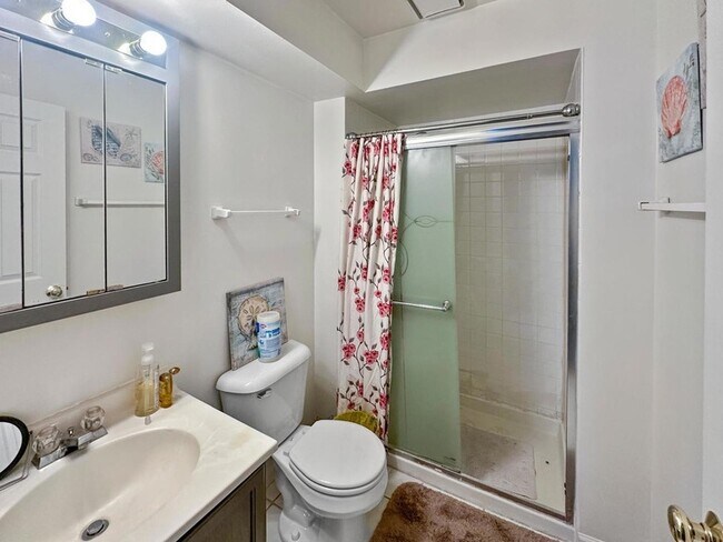 Building Photo - 209 W Ct of Shorewood