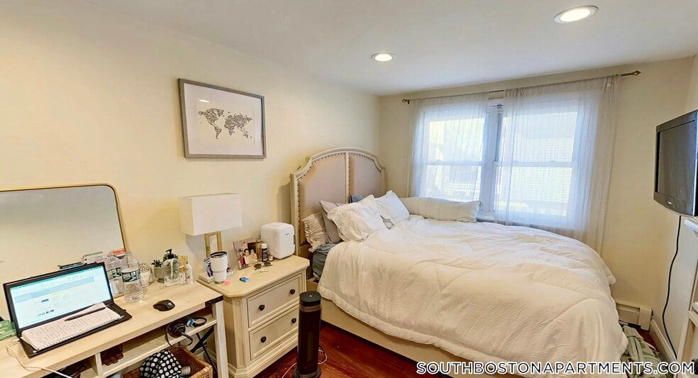 Building Photo - 143 L St