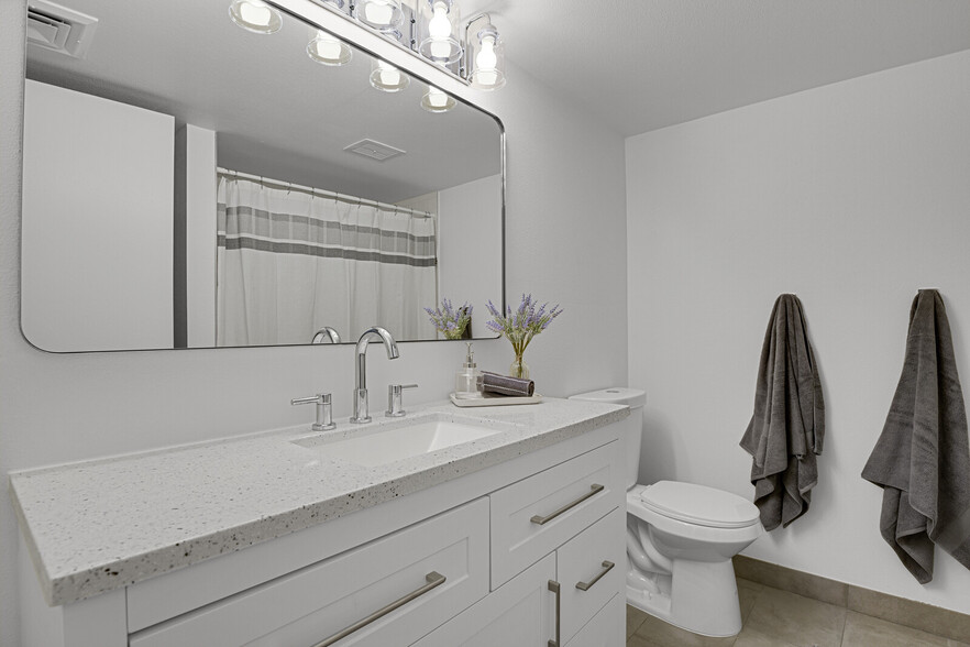 Building Photo - 3369 S Monaco Pky
