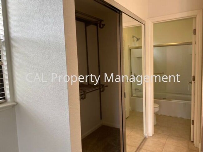 Building Photo - 2 Bed/2 Bath Condo in North Salinas, CA!