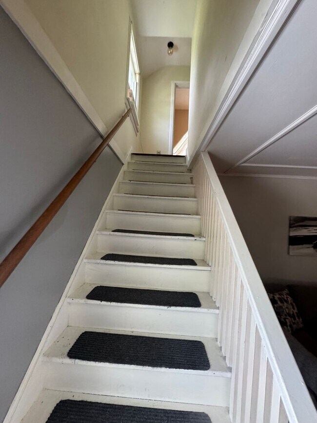 Building Photo - Beautiful 3- Bedroom Home for Rent- Univer...