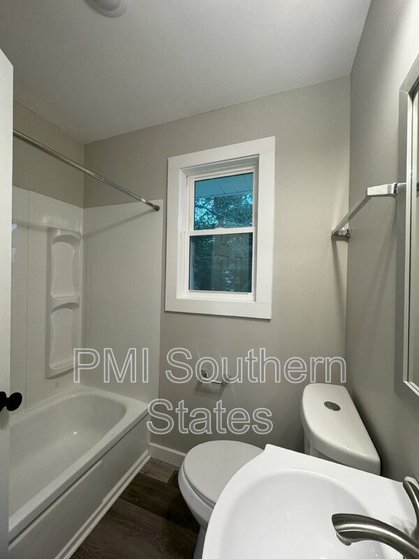 Building Photo - 519 Rice St