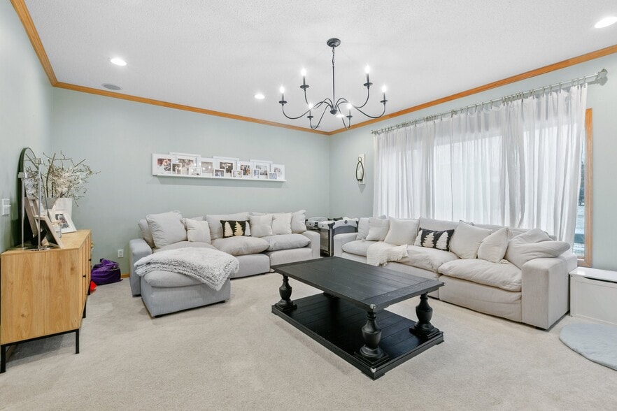 Building Photo - 8633 Carriage Hill Ct