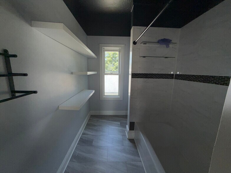 Building Photo - 615 N Montello St