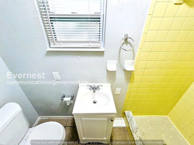 Building Photo - 2 Bed/1 Bath Home with Garage / Pet-Friendly / Coming Soon!