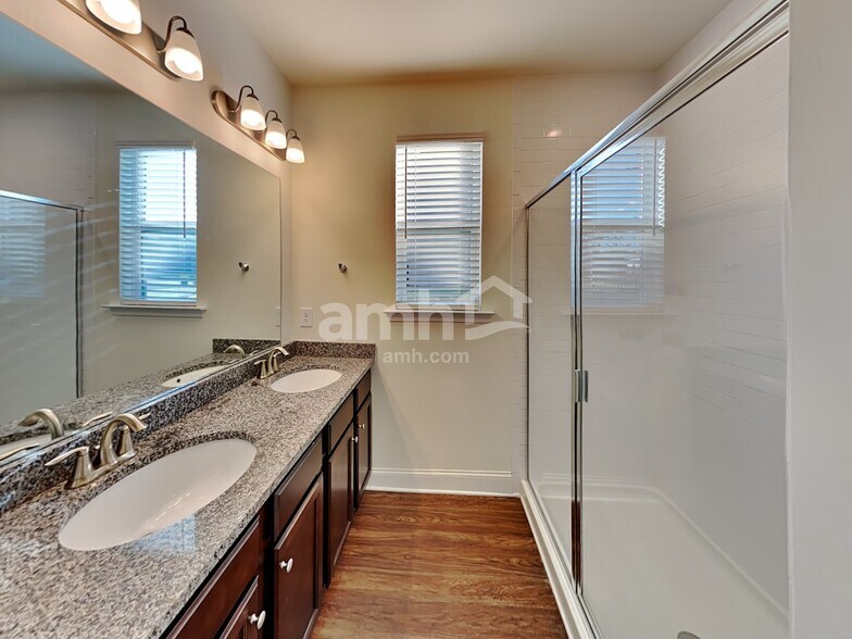 Building Photo - 513 Slew Dr