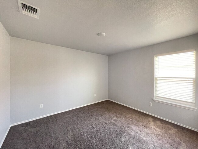 Building Photo - 808 Hickok Dr