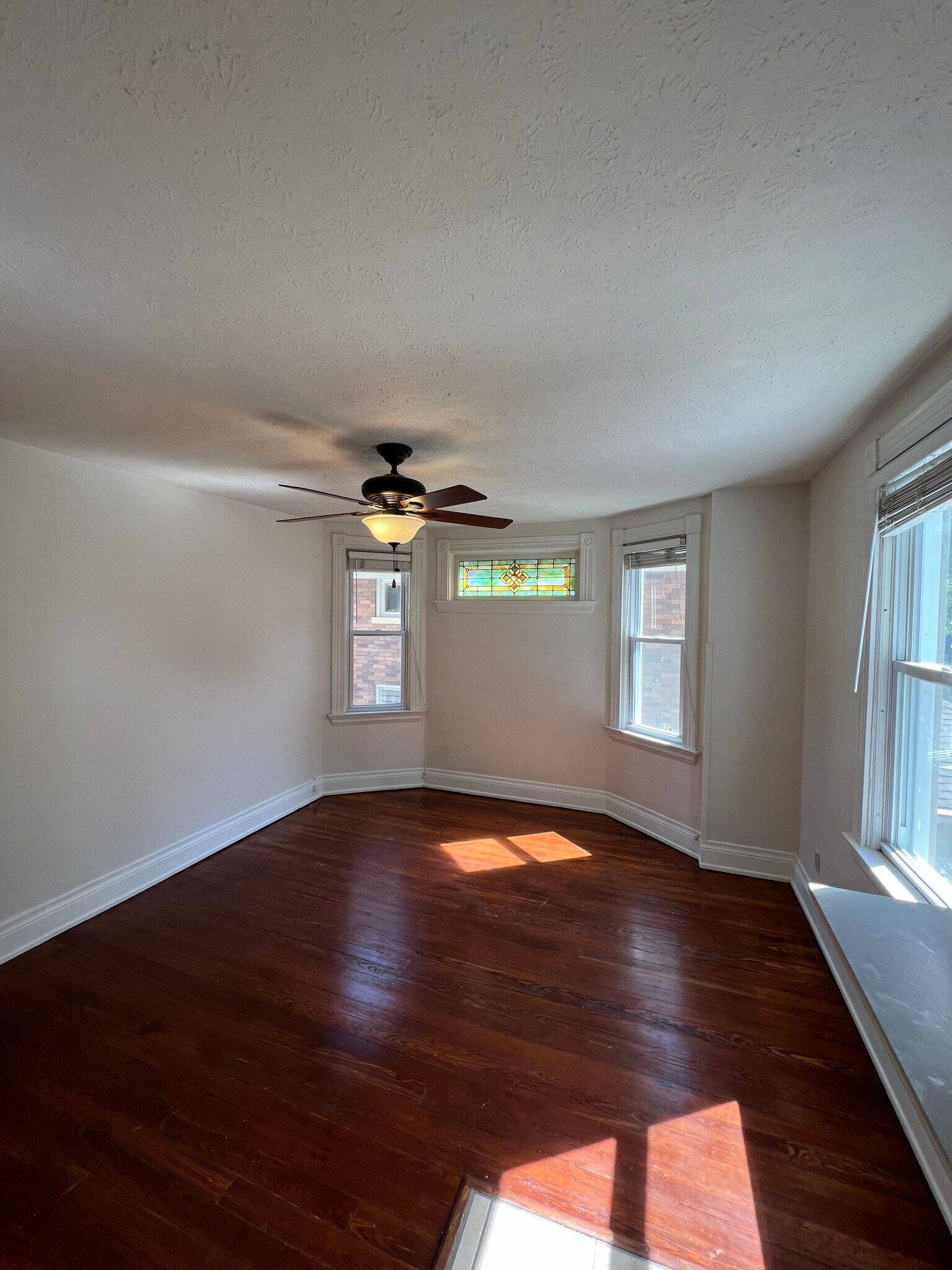 Dining Room - 3935 Burwood Ave
