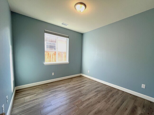 Building Photo - Stylish and Efficient 3 Bedroom Home