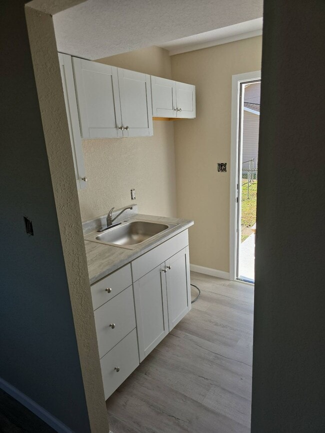 Building Photo - 110 Tacoma Rd