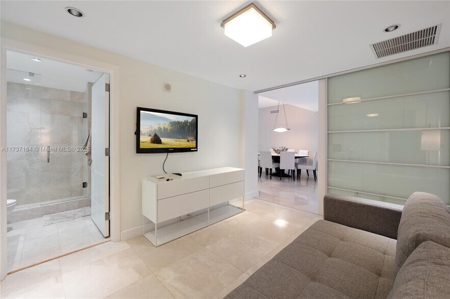 Building Photo - 16901 Collins Ave