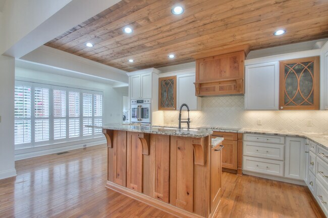 Building Photo - 4335 N Chapel Rd