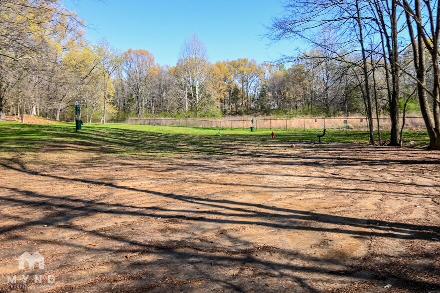 Building Photo - 1113 Deer Creek Dr