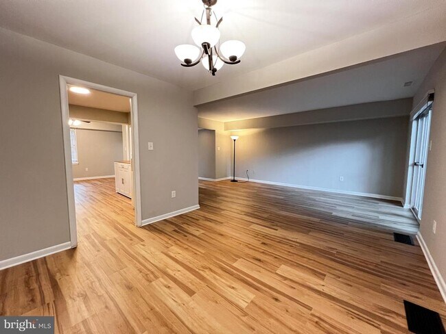 Building Photo - 10863 Bucknell Dr