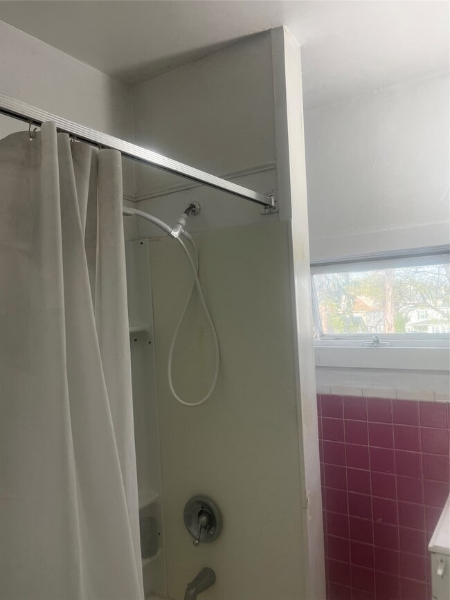 Building Photo - 127 Burbank Ave