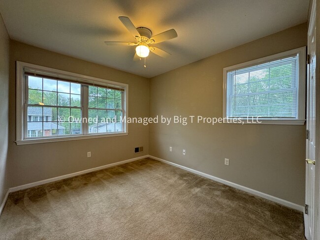 Building Photo - Cute Single Family in Established Claymont...