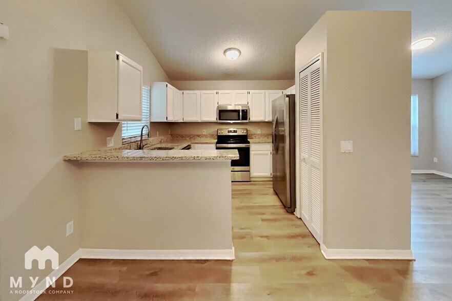 Building Photo - 915 River Wind Ave