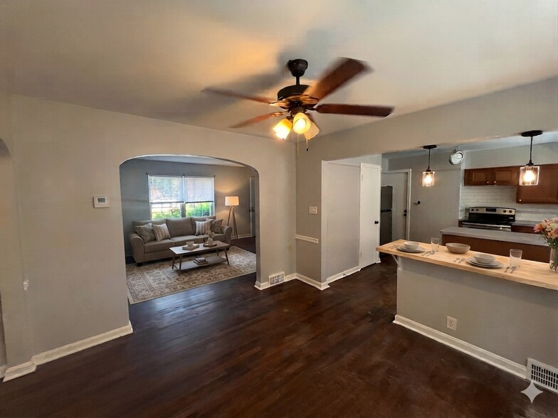 Kitchen Dining LR 1 AI - 170 N. Rose Blvd