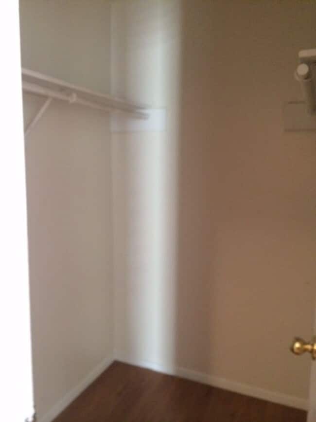 Building Photo - 1/1 condo available for Immediate move-in!