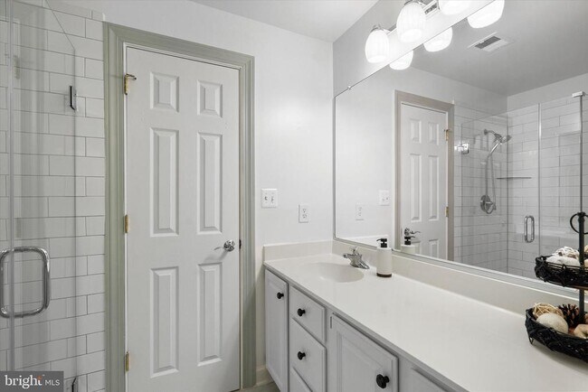 Building Photo - 12221 Fairfield House Dr