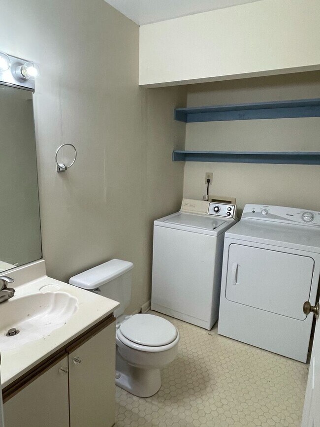 Building Photo - Spacious 3 bedroom in Finley Forest offers convenient location and neighborhood amenities