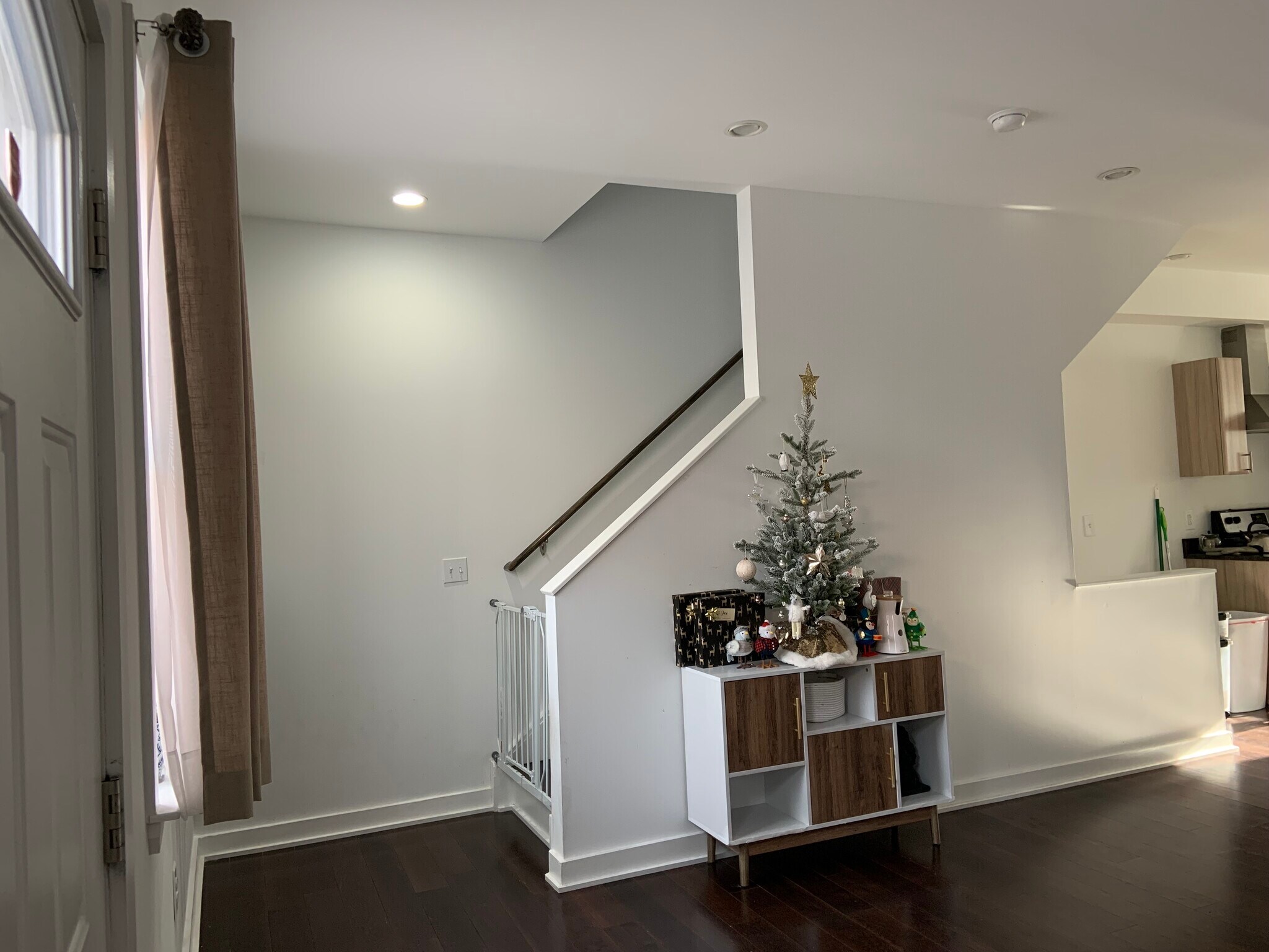 Building Photo - 2989 Livingston St