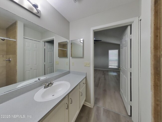 Building Photo - 3373 Millcrest Pl