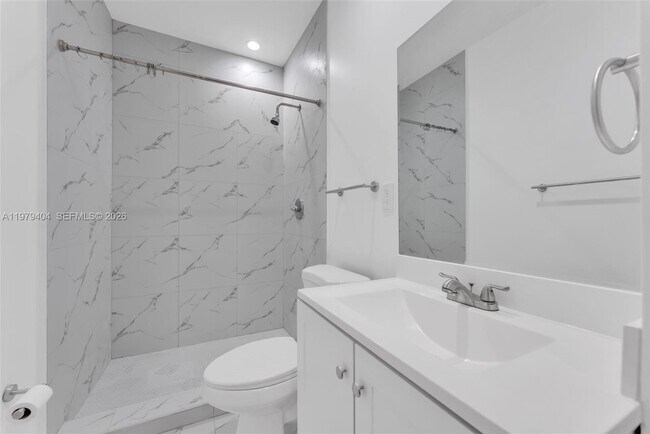 Building Photo - 2121 SW 30th Ct