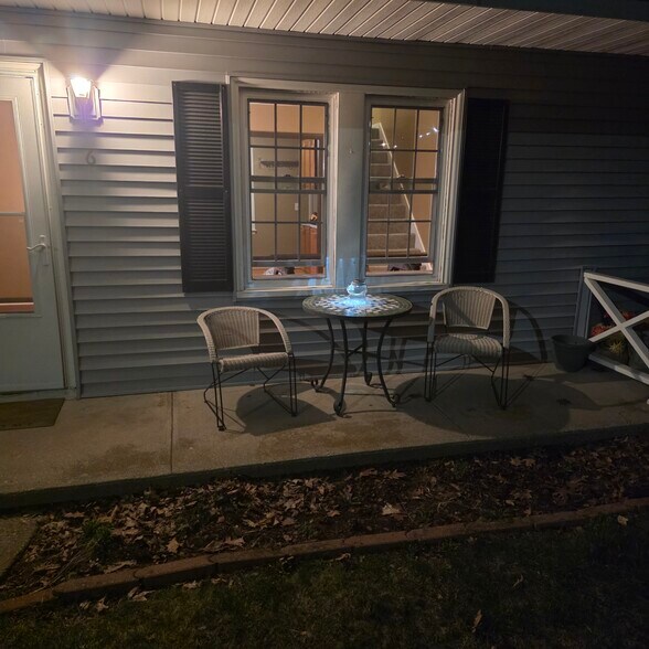 Building Photo - 5 Fairview Park Rd