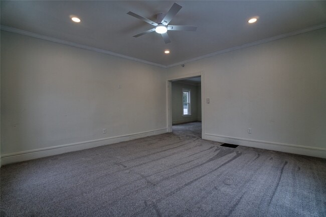 Building Photo - 1702 Lake St