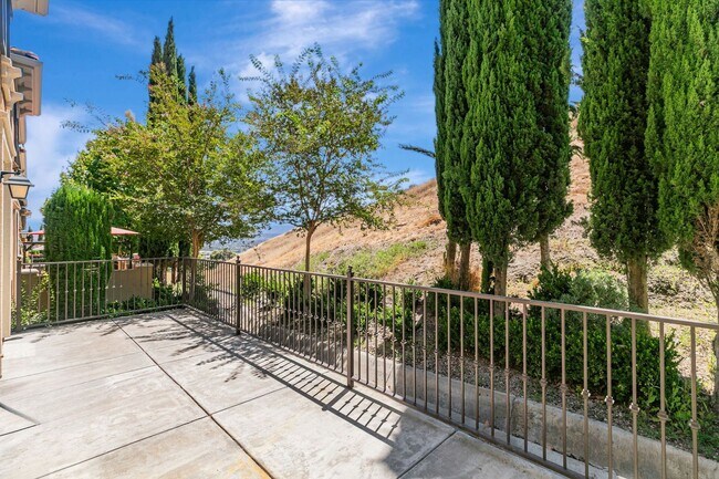 Building Photo - Remodeled Home in Communication Hill
