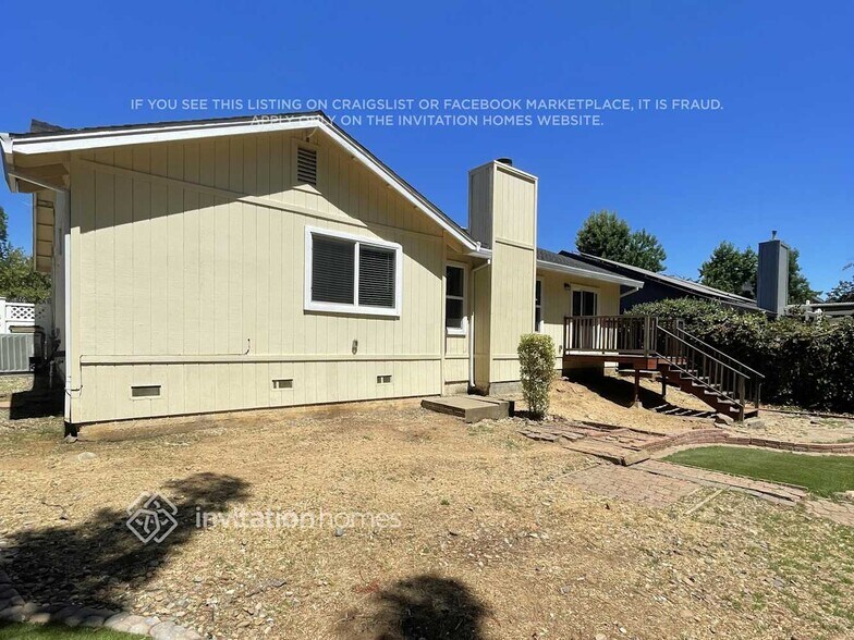 Building Photo - 2701 Hillcrest Dr
