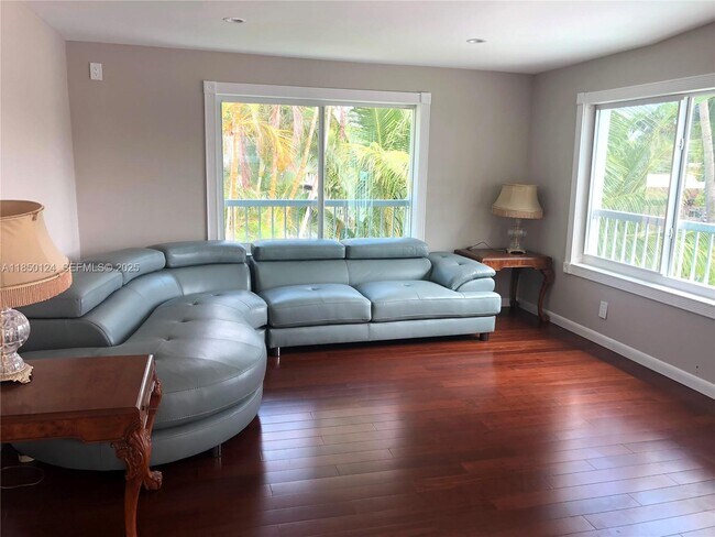 Building Photo - 1524 Argyle Dr