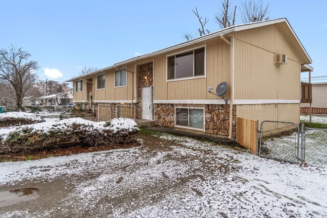 Building Photo - 10119 E Empire Ave